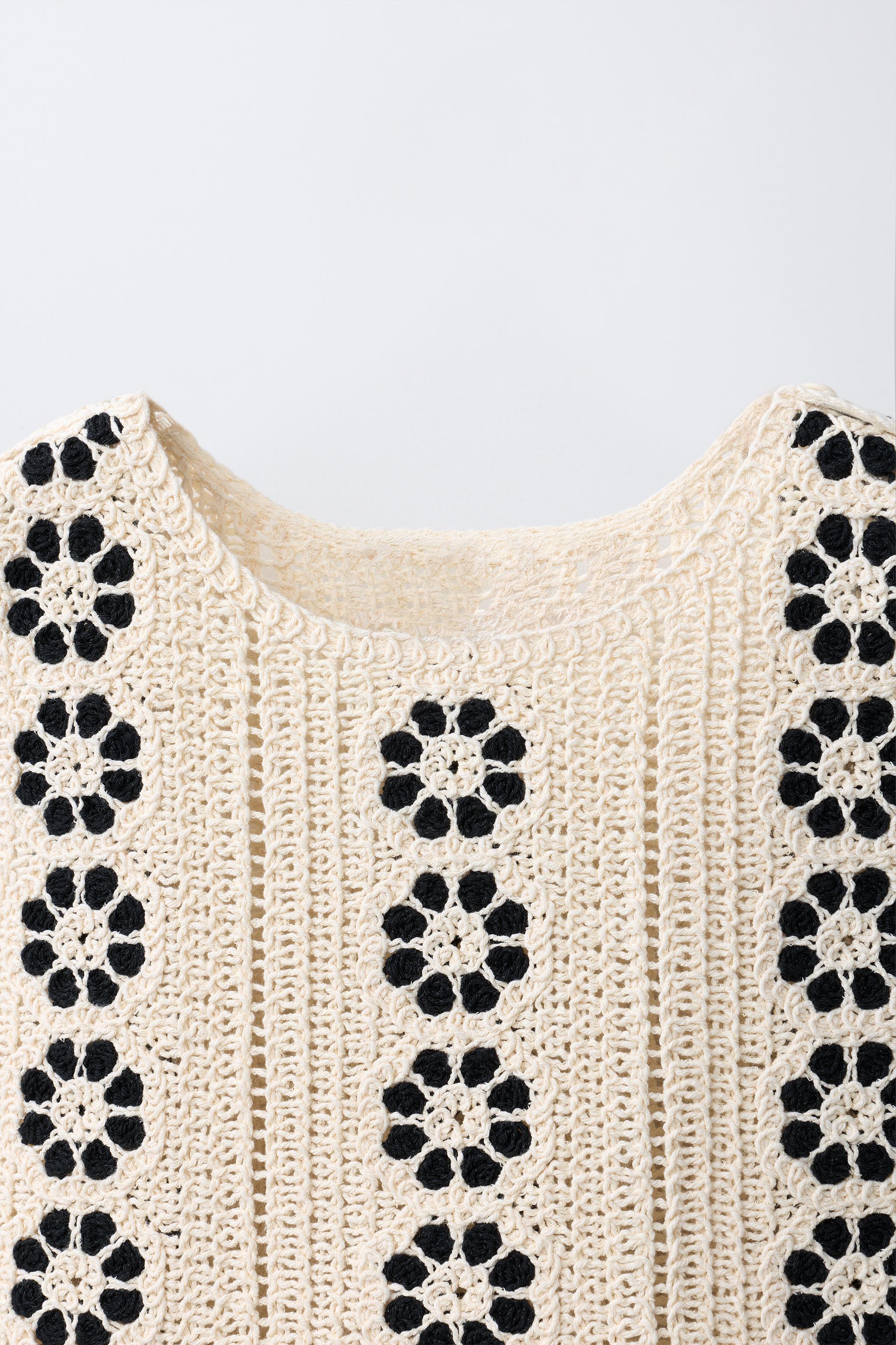 TOP EN MAILLE À FLEURS CROCHET